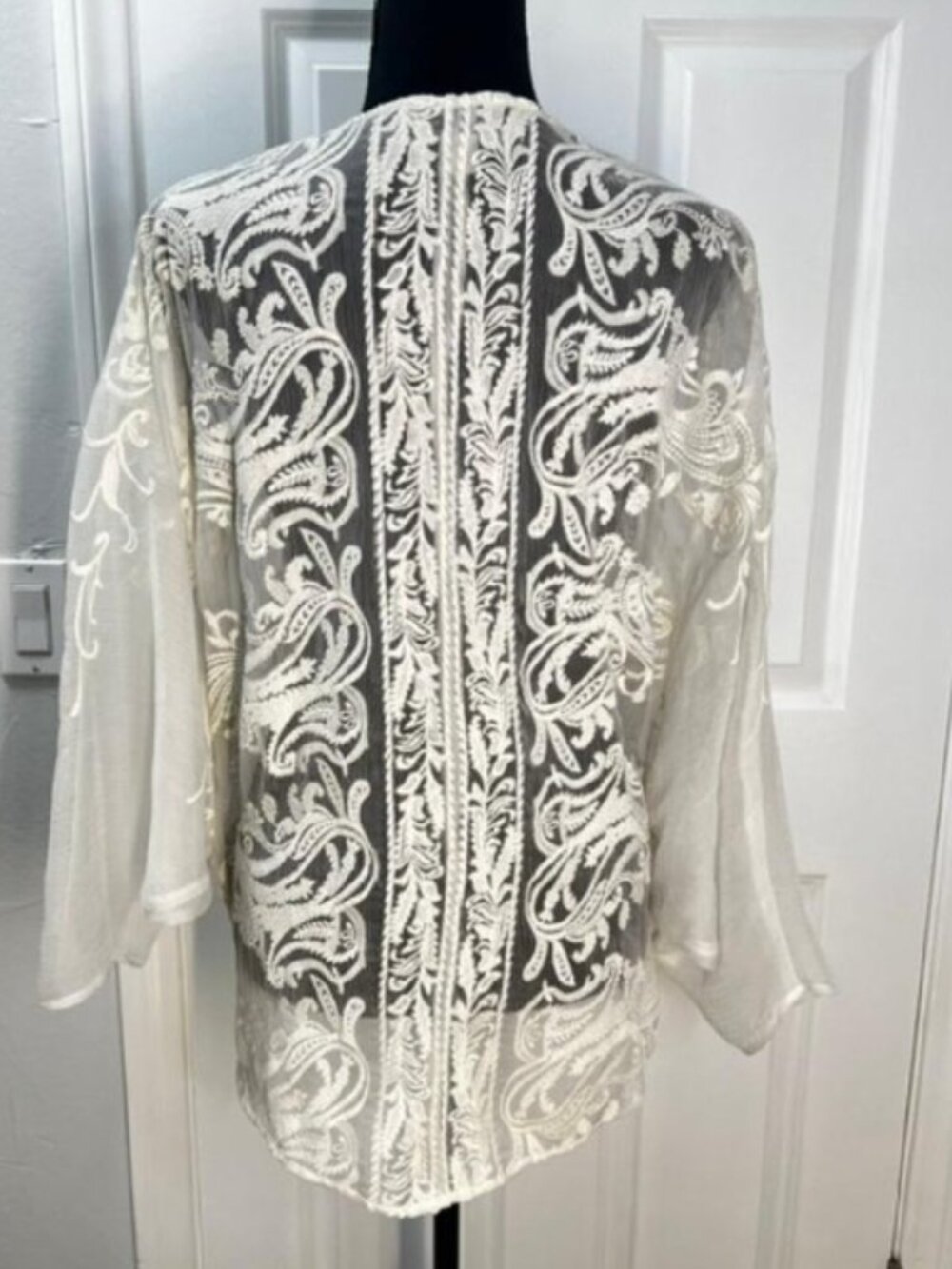 Anthropologie Beyond Vintage Embroidered Lace Kimono – Size XS/Small - Picture 7 of 12
